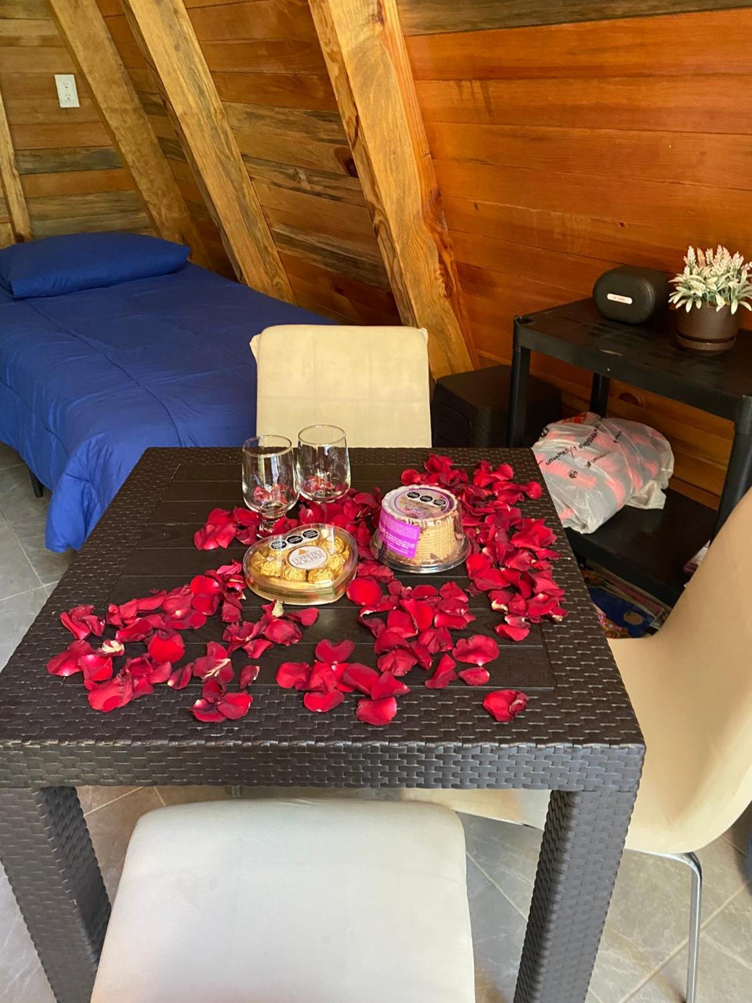 Cabanas Alpina, Romantica Y Acogedora A 10 Minutos Del Centro เตโปซตลัน ภายนอก รูปภาพ